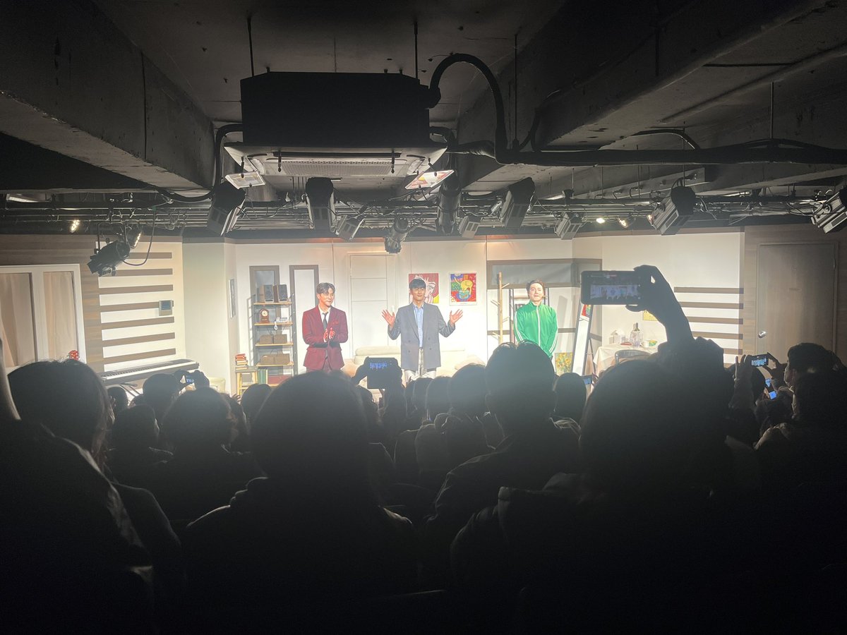 저는 이 공연에서 목표는 딱 하나입니다. 배우들 각자가 이 무대에 서서 나는 이런 사람이다. 나는 이런 배우다. 목놓아 소리쳤음 좋겠다. 그리고 배우들 각자는 그런 소리침과 함께 자기 스스로의 연기와 자세에 당당했음 좋겠다. 그리고 우리 전체는 약속이란 걸 잊지 말자.

#연극 #놈놈놈