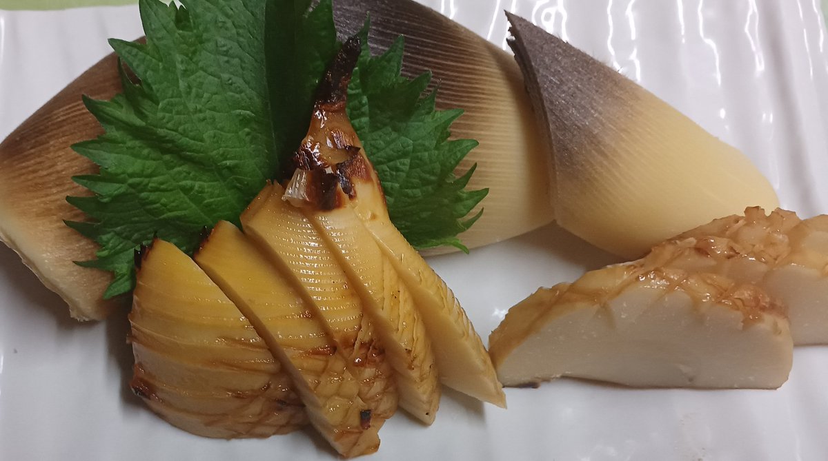 uminobon's tweet photo. ３月２７日定食お品書き
おつまみ　焼き魚　煮魚お品書き
北寄貝刺身　炙り　ぬた
初かつお刺身
あじ刺身　なめろう
たけのこ焼き　たけのこ土佐煮
たけのこ御飯 https://t.co/JR9Inuvdqm