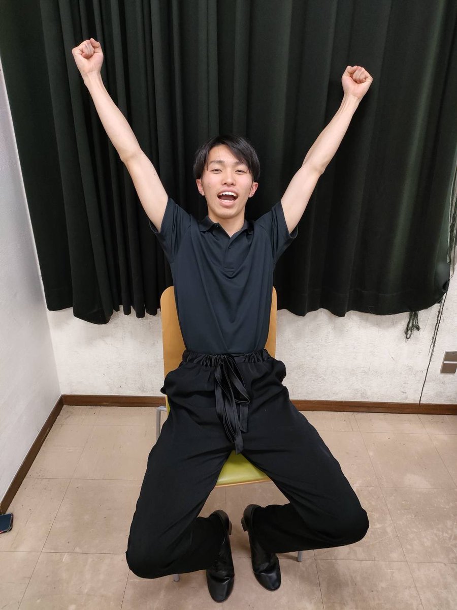 新4年
りう　ラテン
ミステリアス🤫で男女問わず部の人気者
冗談を冗談っぽく言わないから要注意⚠️
サラッと荷物を持ってあげたり話を聞いてくれたりなど紳士系男子❤️‍🔥
バイトを掛け持ちしてて、一時期びっくりするほどのハードスケジュール😫をこなしていたんだとか
バイトは程々にしましょう🧑‍🏫