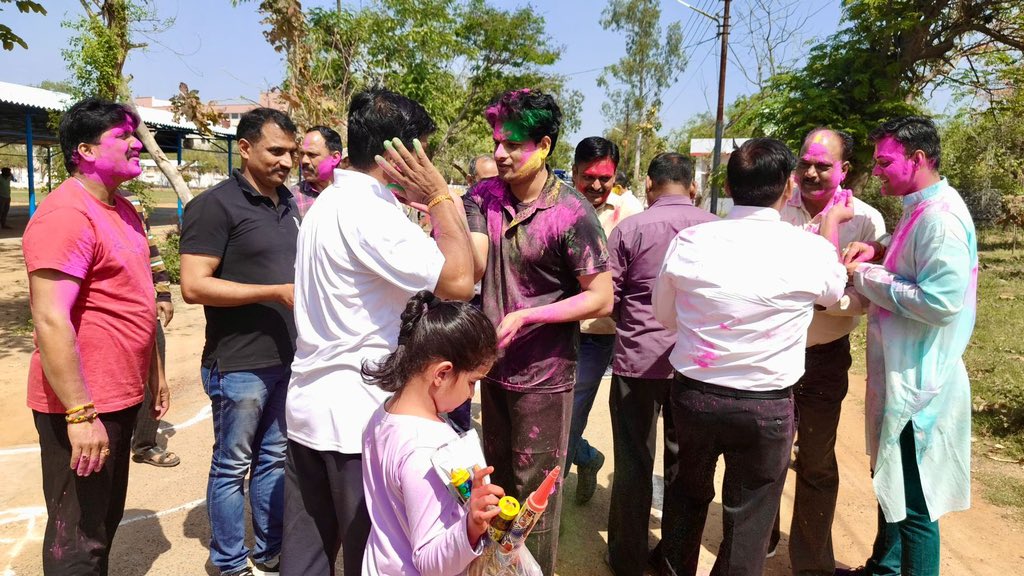 Dr. Yashveer Singh IPS (@dryashveerips) on Twitter photo ❤️🤗 IPS Yashveer Singh ❤️🤗 IPS Yashveer Singh