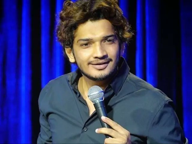 EconomicTimes's tweet image. #BigBoss17 winner #MunawarFaruqui and 13 others were #detained and a case has been registered against them in a #HookahBar #raid in the Fort area last night. All accused were released after questioning: #MumbaiPolice [ANI] | Latest News  -    ecoti.in/FqDAVY