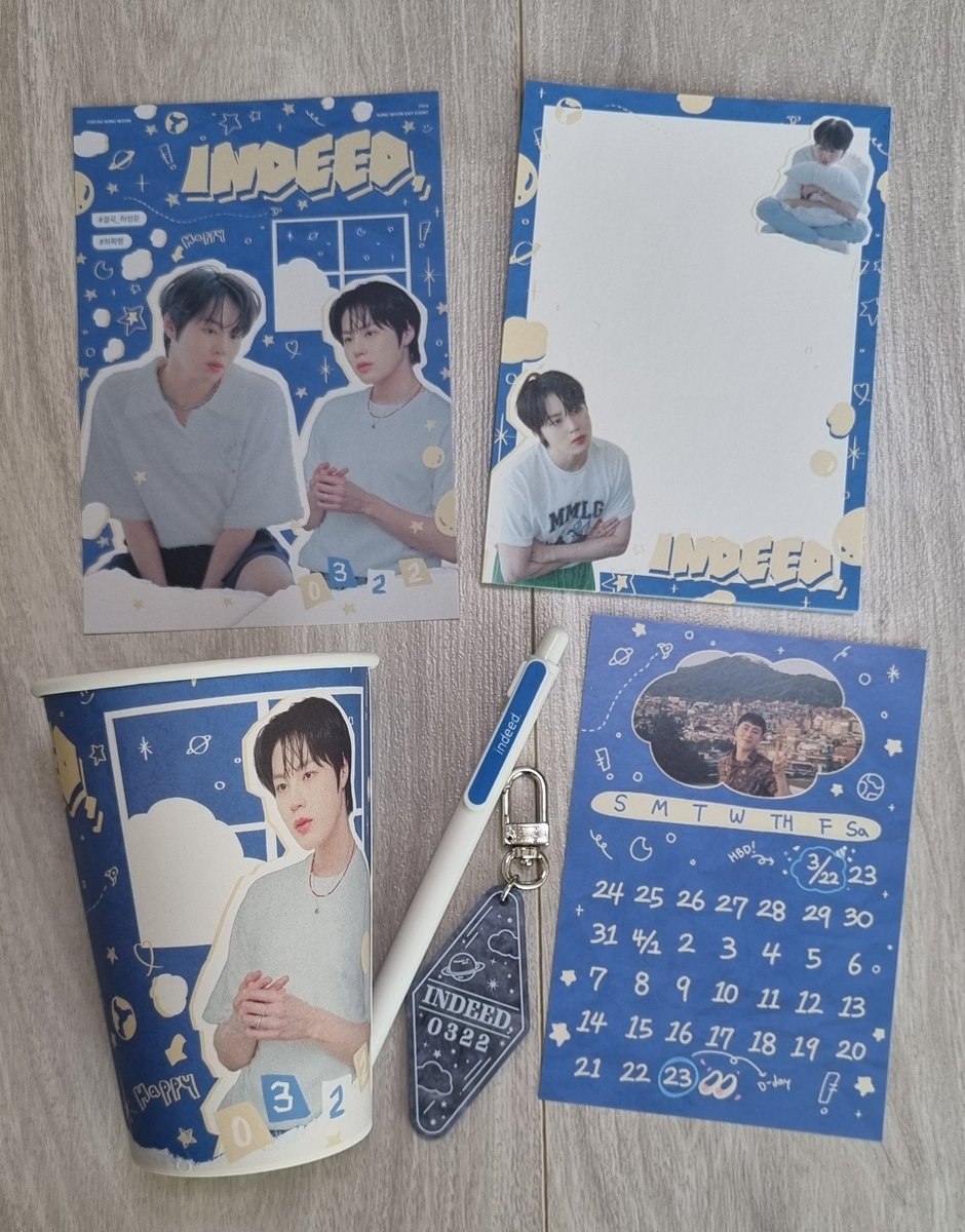 17. 카페 플라네 

도착했을때 하늘분들 많아서 포장포장
성운이가 먹은 쿠키는 사진찍기전에 사망😭
성운이 하트 사진만 모아서 하트
길고예쁜 손사진 모아서 트리 예뻤어용~
토끼 리본 안 챙겨가서 집에서 리본 해주고 먹었어요😁
보틀 음료 더 사올껄 후회했네요

#하성운
#결국_하성운 #하확행