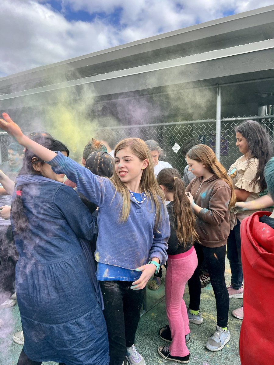 MsKoontzMDUSD's tweet photo. Raising strong, empathetic and inclusive Gators! So proud to celebrate all the holidays together ๐๐โค๏ธ๐๐ #everydayisaparty #gatorlife #festicalofcolors #holi https://t.co/tFvsoKWXGl