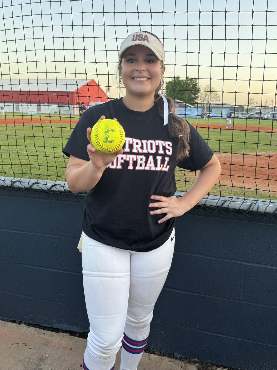 KemptonKatelynn's tweet photo. The Lady Pats are District Champs ‼️‼️I went 3 for 3 with 2 doubles and a home run. Only giving up 3 hits with 10 strikeouts. JC beats Chapelle 10-2! Finishing District with 700 BPA and 4-0 in the circle! @Softball_La @ChristopherDabe @UMRamSoftball @IHartFastpitch @SoftballDown https://t.co/3O8ckV5OVg