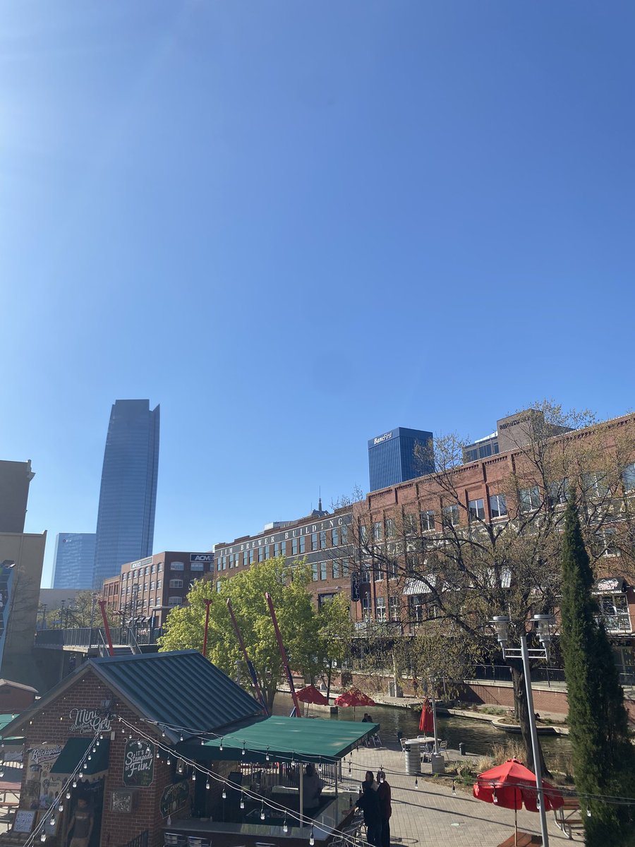 grxcealsina's tweet photo. downtown brings me peace 🤍 https://t.co/aLKpXHrR5d