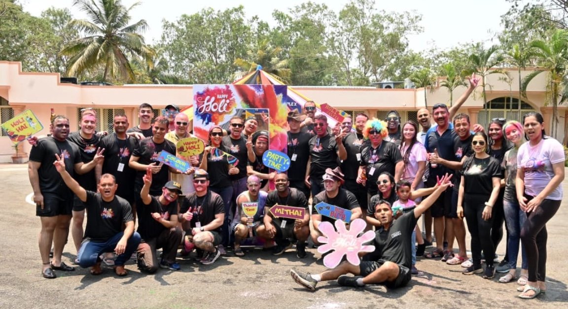 IN_RAJALI's tweet image. Personnel of the #IndianNavy &amp;amp; #USArmedForces shared vibrant moments as they united in joyous #Holi celebrations at #INSRajali during the Harbour Phase of #ExTigerTriumph2024.
#BridgesofFriendship