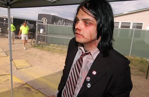 hourly gerard way tweet media