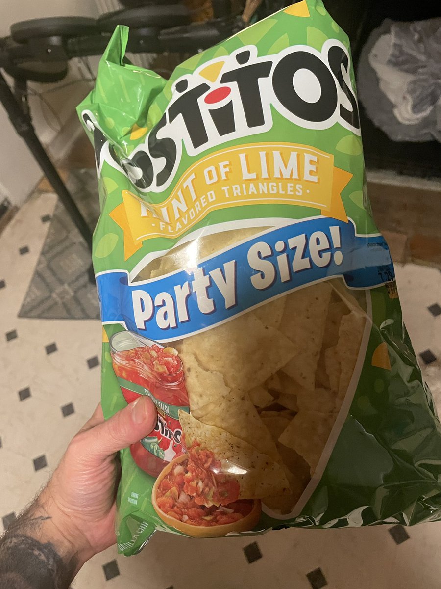 iiiiSoul's tweet photo. All about this bag. Shout out to the crew. Same time next week @Tostitos #LimeChips neva rug! @jusriffin https://t.co/8l9VLf9nSQ