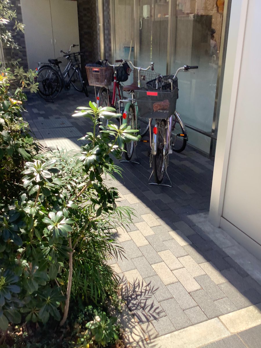 357summit's tweet photo. 本日より商店街の街灯工事により、当店駐輪場が一部使用できなくなっております。

警備員を配置し駐輪場手前のスペースを開放しておりますので、そちらも併せてご利用ください。

工事期間は4月4日までを予定しております。
皆様にはご迷惑をおかけしますが、ご理解とご協力をお願い致します。 https://t.co/Ar8kOC9Kji