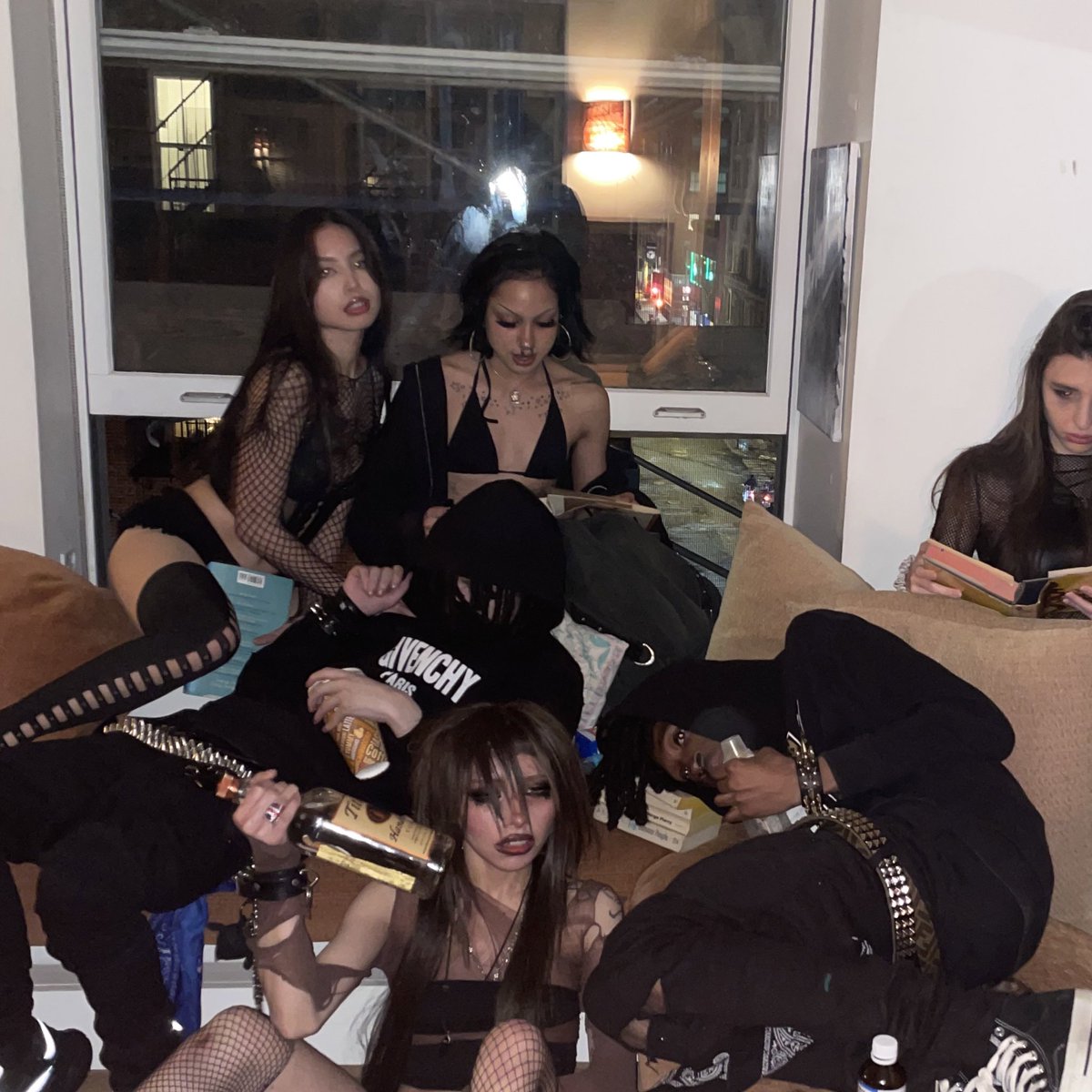 me n goth girls get along 🥰🥰