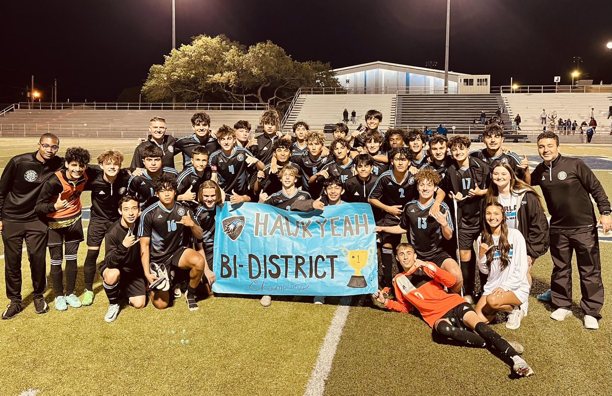 Here are your Bi-District Champions… @HarlanSoccer with an impressive 6-0 victory over Del Rio to move on to the next round!!! #HawkYeah @NISDHarlan