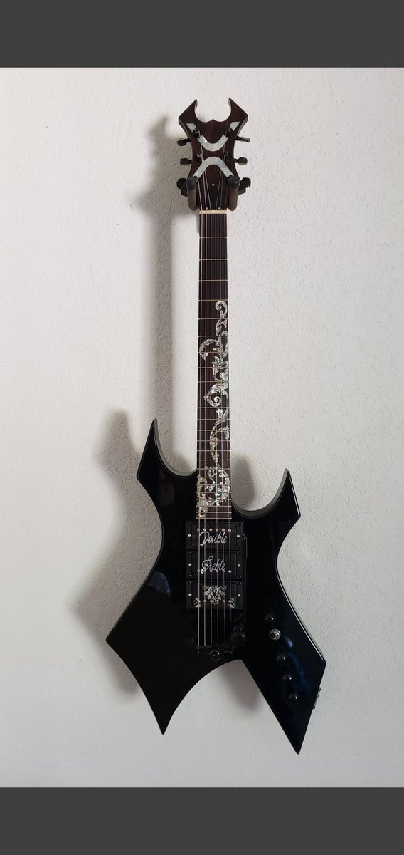 Only one winner will take this custom Double Treble guitar home! Do you own enough NFTs to enter? The odds are in your favor with little number of people entering 🤯 

Mint yours now!!! 
Winner will be selected soon 🥳
xmart.art/collections/Do…