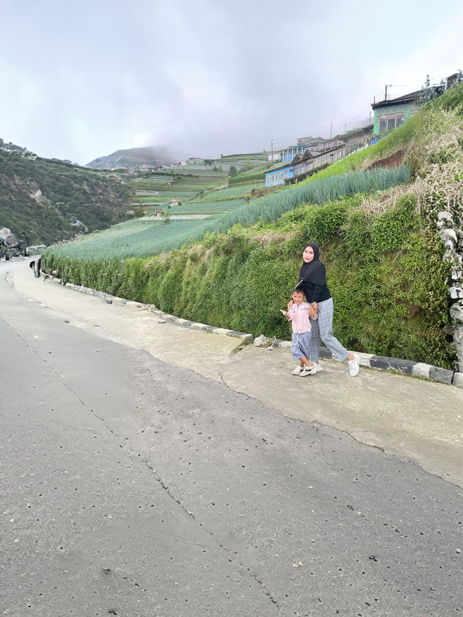 kenziemanan's tweet image. 20211228 Nepal Van Java Adalah sebuah Desa kecil yang terkenal dengan rumah penuh warna di lereng Gunung Sumbing Jawa Tengah.
#masyaallahtabarakallah #allahummabarik #nepalvanjava #wonderfulindonesia #wisatamagelang