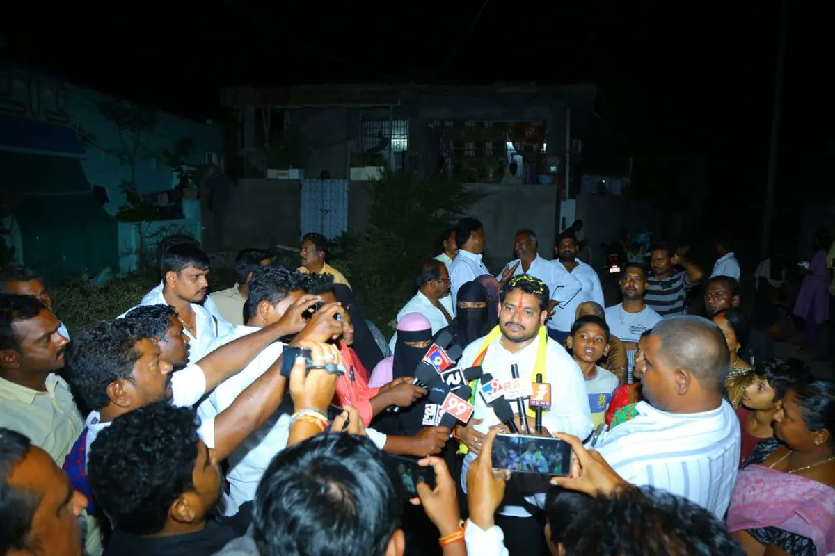 rajainturi's tweet photo. మీ ఇంటికి మీ రాజేష్
 నెల్లూరుజిల్లా కందుకూరు
పట్టణంలోని16వ వార్డు కాజీ పాలెంలో
మీ ఇంటికి మీ రాజేష్ https://t.co/TyL0KjDWs6