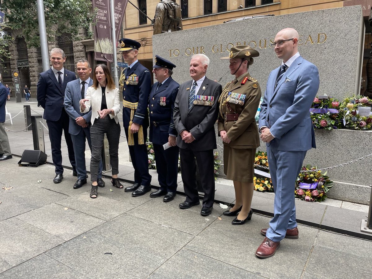 Happy 103rd Birthday to the RAAF! The CSM and I were proud to listen to @RAAF_ACAUST give a wonderful speech on a Service with a rich history at the Cenotaph in Martin Place. I was honoured to lay a wreath for the @awwnsw in my capacity as a Director. Have a safe Easter 🐣