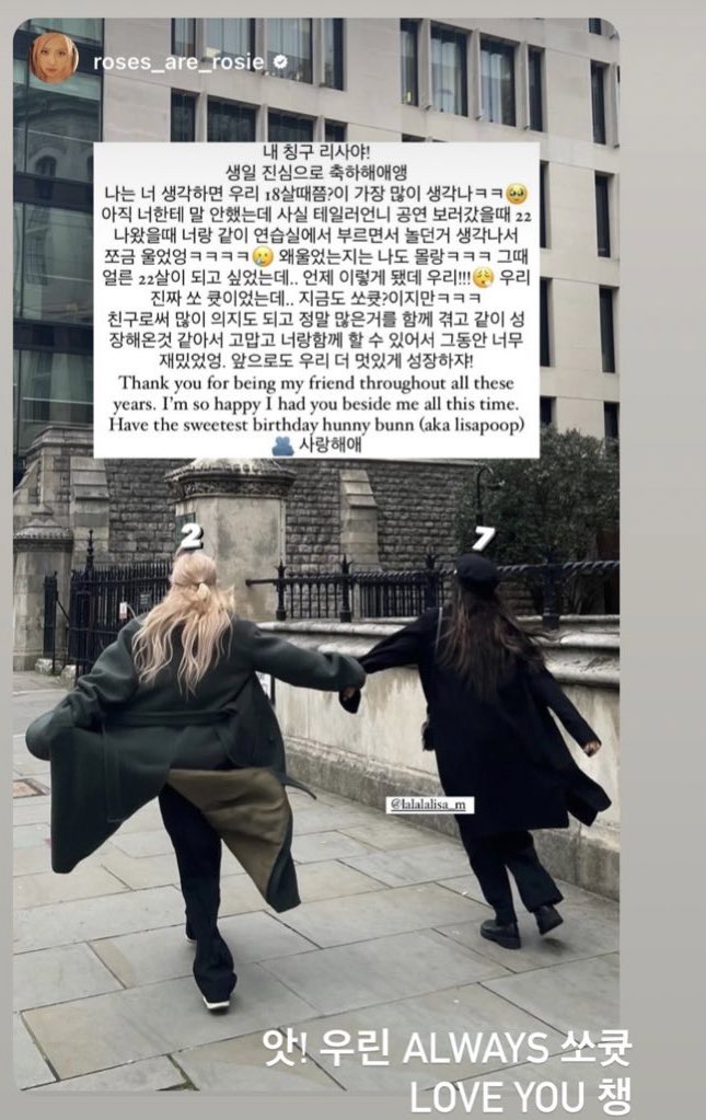 BLACKPINKMX1's tweet photo. Historias de Lisa en IG 💛
#LISA a #Jisoo: "Aww Te quiero Shoong"
Lisa a #Rosé: "¡Oh! SIEMPRE SOMOS TAN LINDOS, TE QUIERO CHAENG"
Lisa a #Jennie: "La mejor bailarina, jajaja 🙈🙈 Te quiero, mi chica sexy y ardiente"
#BLACKPINK #Chapter27WhitLalisa https://t.co/zXXBXyZA0n