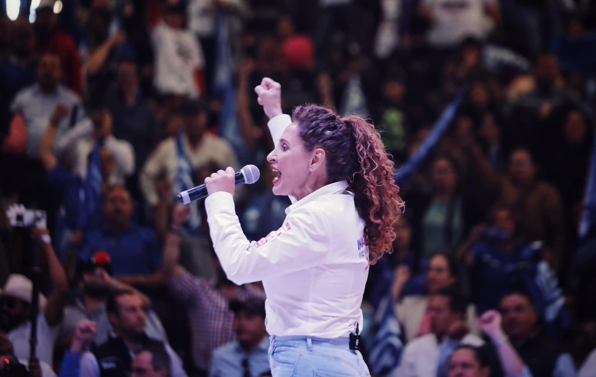 gina_campuzano's tweet photo. ¡Durango es tu casa @XochitlGalvez!

Aquí tienes a las y los guerreros que seremos la voz que lleve tu mensaje hasta el último rincón de nuestra tierra.

Este gran equipo va #ConFuerzaYCorazón 🤞🏼para que seas ¡la 1ª Presidenta de México! 🇲🇽 

#TuFuturoEsAquí 💙❤️💛 https://t.co/qGWS3YnpNR