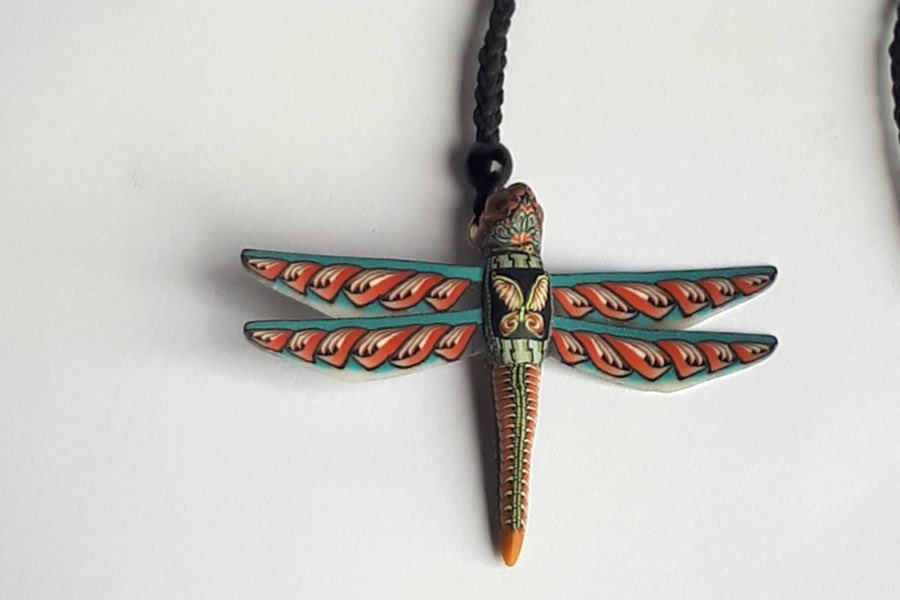 CaseyDzn's tweet photo. Jon Stuart Anderson 
Dragonfly necklace 
100% Handmade Polymer Clay, sterling silver, adjustable hanging cordThe dragonfly is a symbol of transformation, adaptability, joy, and well-being and only a master can create such a reverent expression of this spiritdetail this intricate. https://t.co/R46wvBZr3e