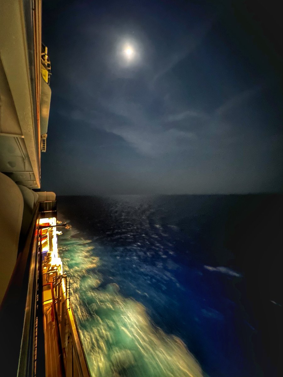 Full moon over the #CaribbeanSea @ThePhotoHour @StormHour