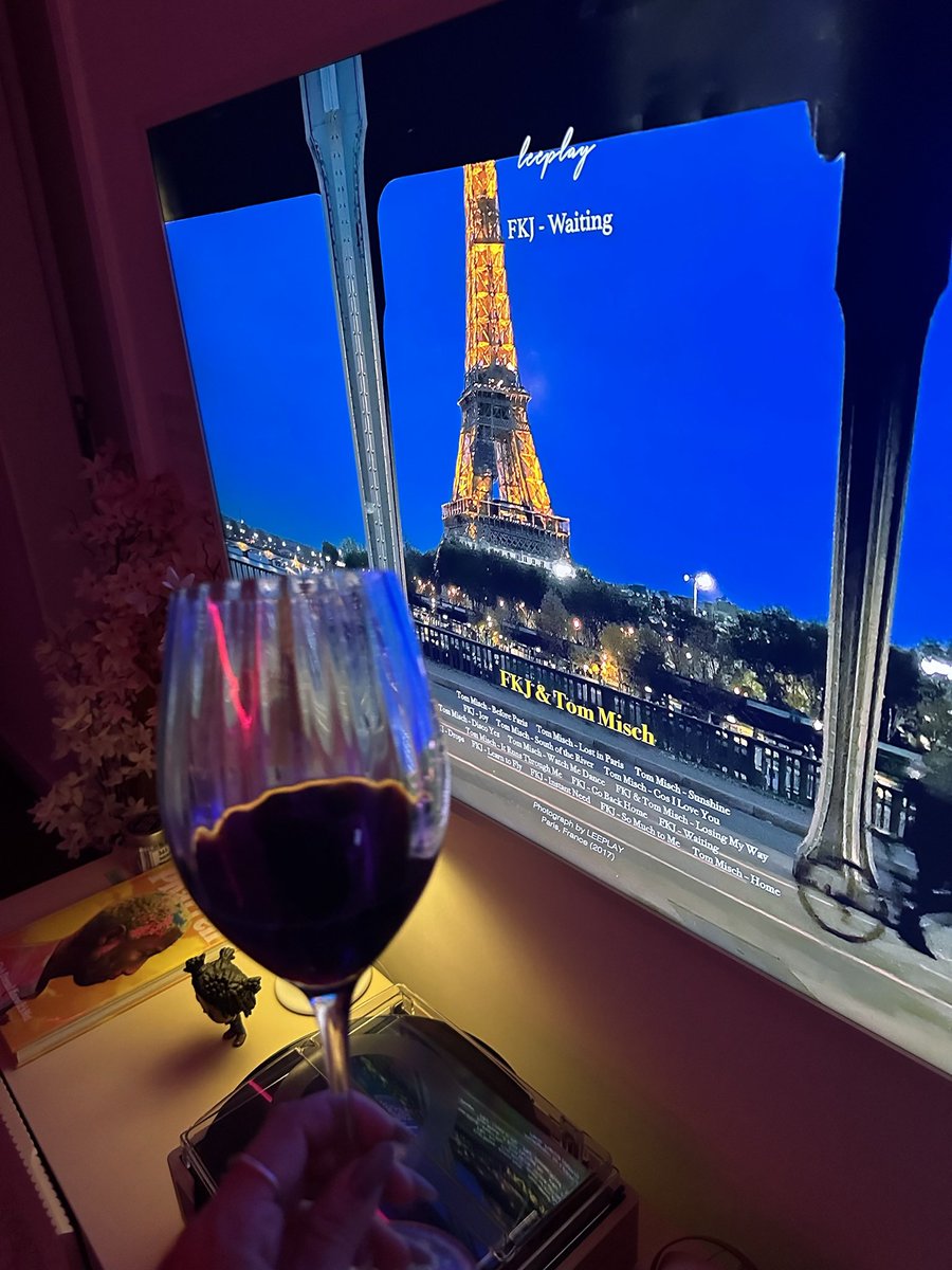 venturottibia's tweet image. um mood melhor que esse pra escrever não tem