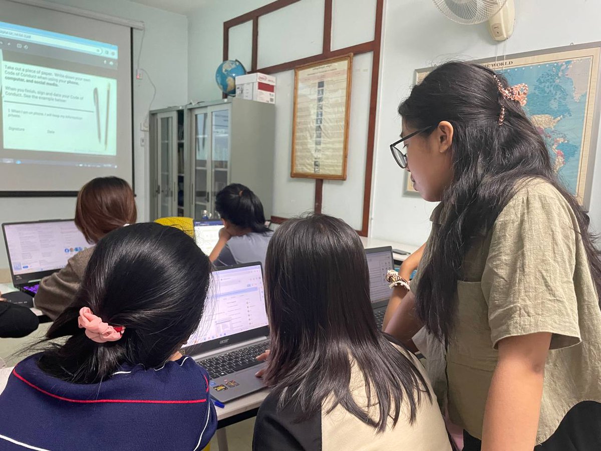 First year students in Harpswell’s Cambodian Women’s Leadership program have been busy with Digital Literacy training. Supported by senior sisters and staff, first years have learned skills like how to utilize Google Calendar, send professional emails and navigate Microsoft Word.