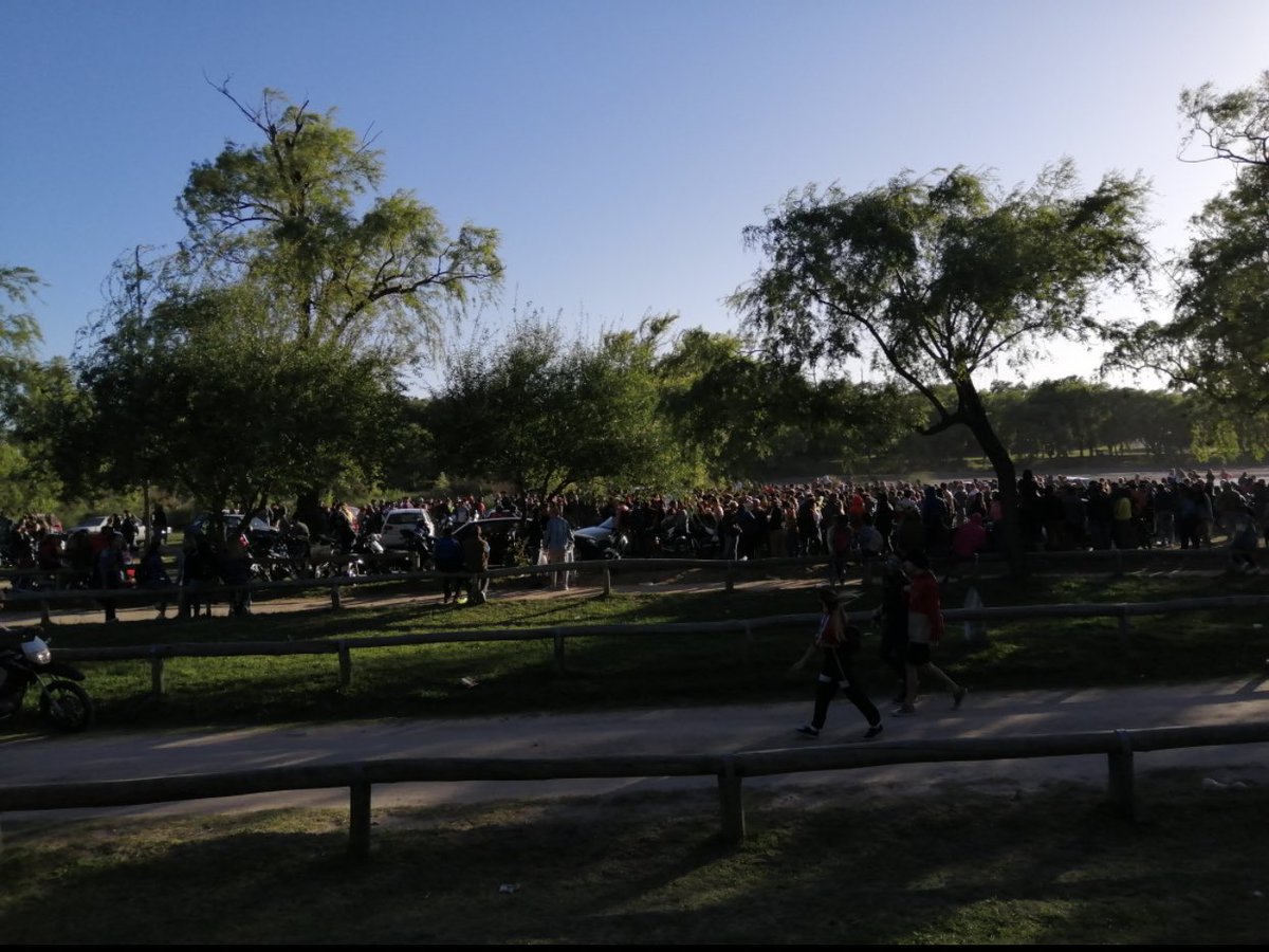 una muela en la costanera 2020😂