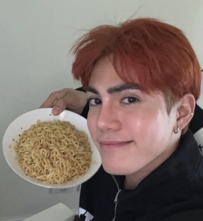 stellberrychick's tweet photo. @stellajero_ @SB19Official guys kain kayo pancit canton ni stell, pasa pasa lang https://t.co/2r79TrLL8P
