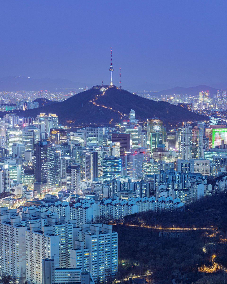 mofa_koreaz's tweet photo. Welcome to #Seoul! 🙌
#KOREAZ #MOFA #Snapshot #Korea #63Building #LotteWorldTower #Deoksugung #AnsanBongsudae #63빌딩 #롯데월드타워 #덕수궁 #안산봉수대 #서울 #서울시 #코리아즈 #외교부
Source: 서울관광재단, 서울관광 아카이브 https://t.co/3sbFpNRXW6