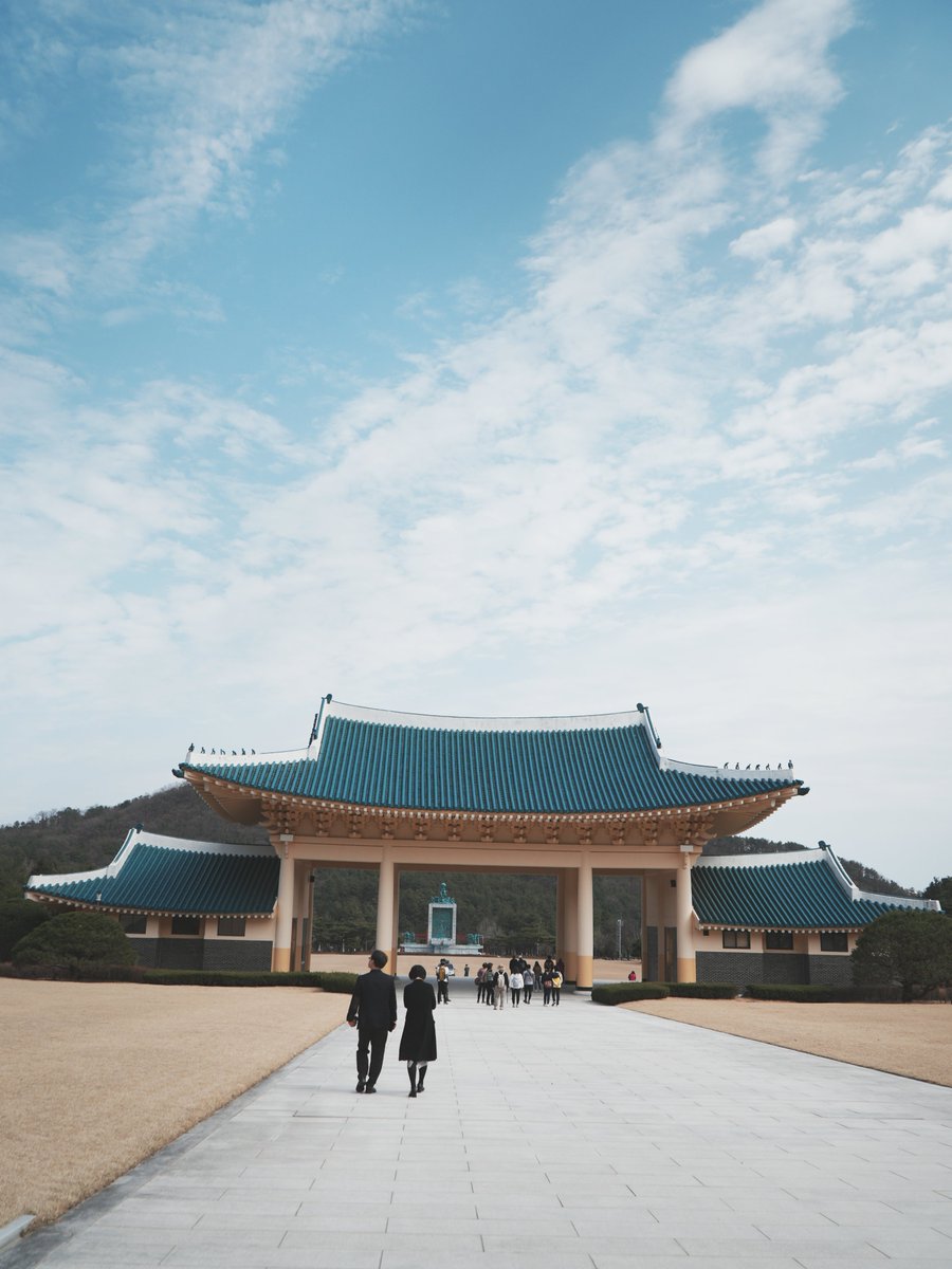 봄빛으로 물든 국립대전현충원🌸

국립대전현충원은 순국선열과 호국영령이 잠들어 있는 보훈의 성지입니다. 이곳엔 실제 사용됐던 전투 장비들이 전시되어 있기도 한데요. 전투기 사이로 만개한 봄꽃이 색다른 풍경을 자아냅니다.

​#국가보훈부 #국가보훈부온라인서포터즈 #서포터즈 #대전