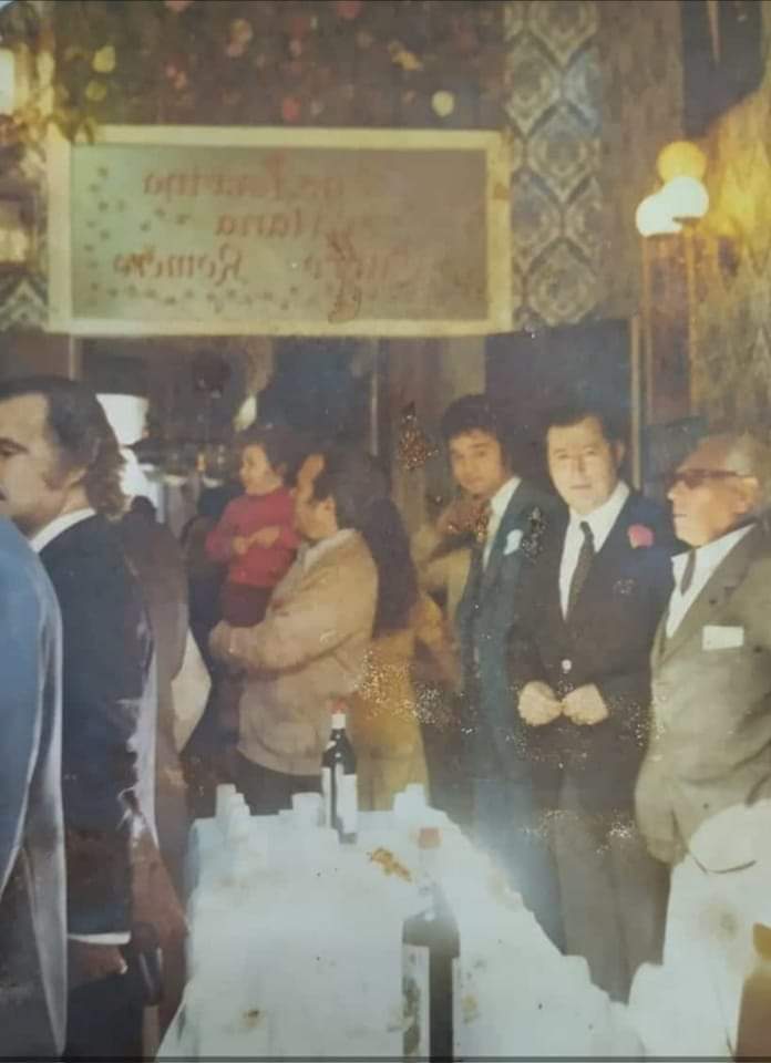 L'any 1973 s'inagura la peña taurina Curro Romero al bar Pixina del barri de Gràcia. El bar pixina va ser un punt de trobada als anys 70 i principis dels 80 de la comunitat gitana de Gràcia. . La Gràcia gitana va rebre el sobre nom de la petitat Triana.