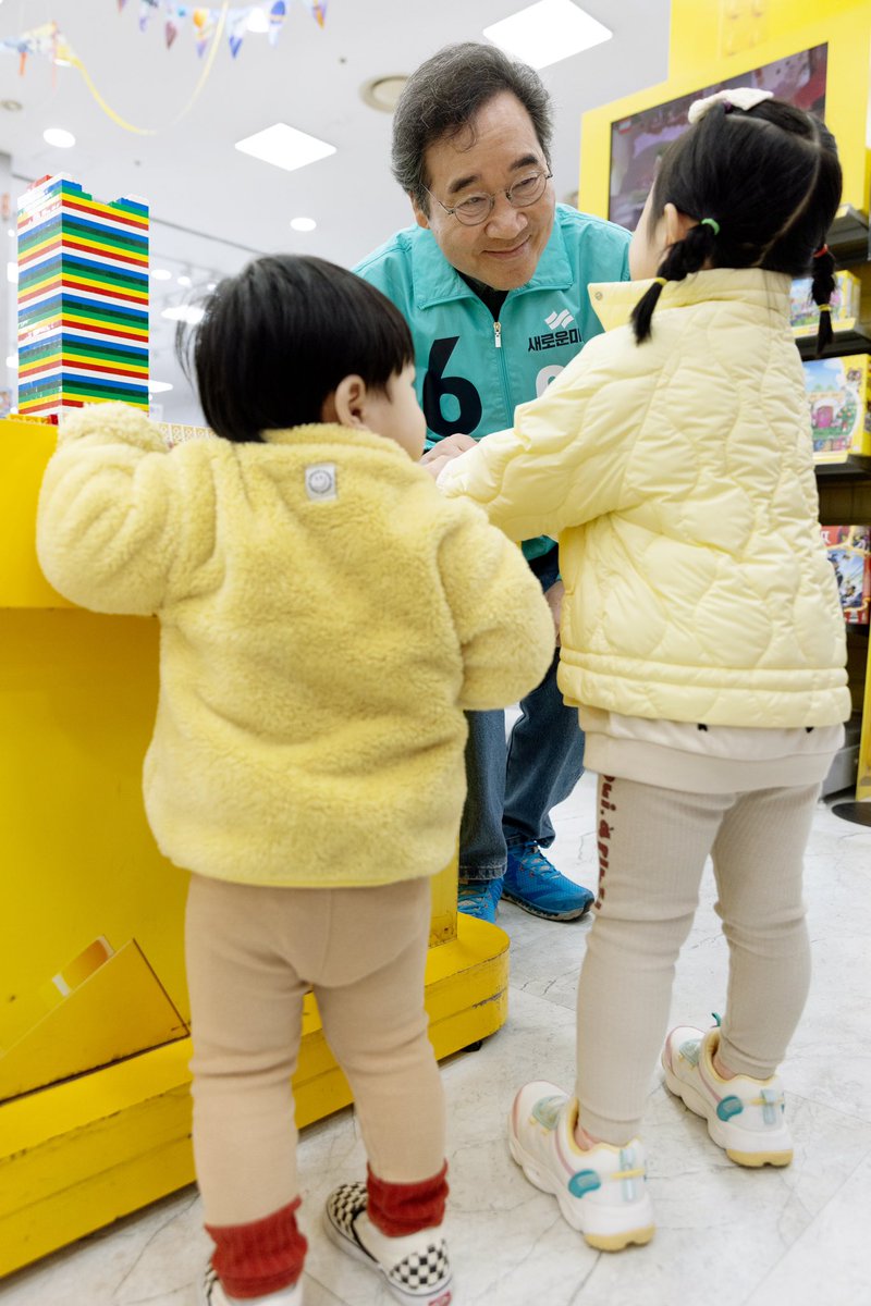 <이낙연 후원회 마감 감사>
어제 저녁에 개설을 알린 후원회가 오늘 오전에 마감되었습니다. 
2천 186분께서 광주 광산을 국회의원 후보 이낙연의 후원자가 되어주셨습니다.
후원을 요청하고, 또 받을 때마다 제가 이런 응원을 받을 자격이 있는 사람인지 돌아보게 됩니다.