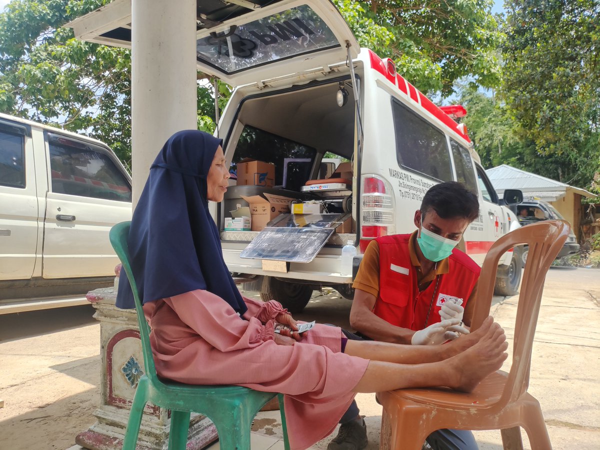 Indonesian Red Cross is providing 650 units of aid, comprising hygiene kits, family kits, mats, tarps, floor cleaners, along with efforts in health education and polio vaccinations to help families in West Sumatra who have been hit by intense flooding and landslides.