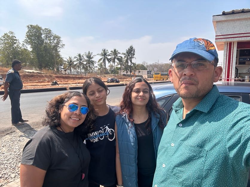 Family outing at Yadamadu hills is an everyday affair , jiski Bibi adventure me uska bhi bada prob hai !!@KarnatakaWorld <a href="/KFD_aranya/">KARNATAKA FOREST</a> <a href="/aranya_kfd/">Karnataka Forest Department</a>