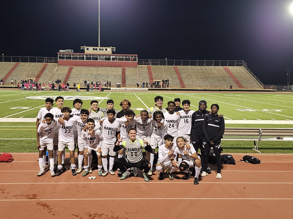 RandleBSoccer's tweet photo. Great team win!! On to Second Round!!
@trhsathletics1 @RandleHS @BrianRandle40 @HoustonChronHS @LethalSoccer https://t.co/uDXPdY3vCj