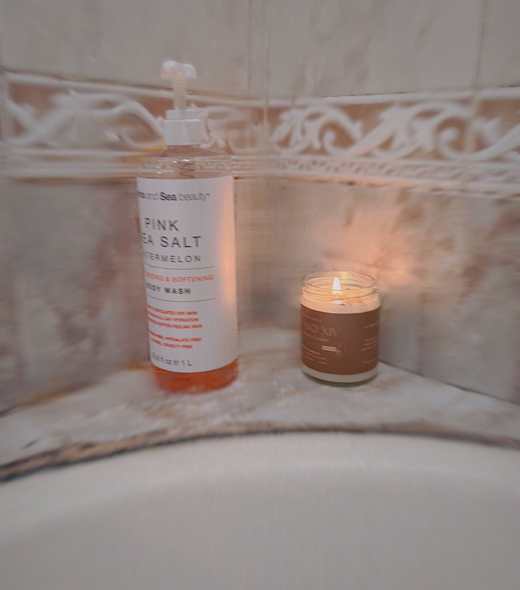 Marcesquarepnts's tweet photo. Noche relajante en mi hot tub con una velita de @flordevenus_ ✨😌 https://t.co/rruMUM2gzu