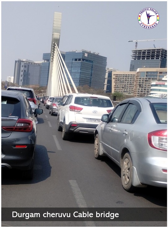 Pleased to see lane discipline on the Cable Bridge. We request all commuters to follow lane discipline to improve traffic movement. #RoadSafety