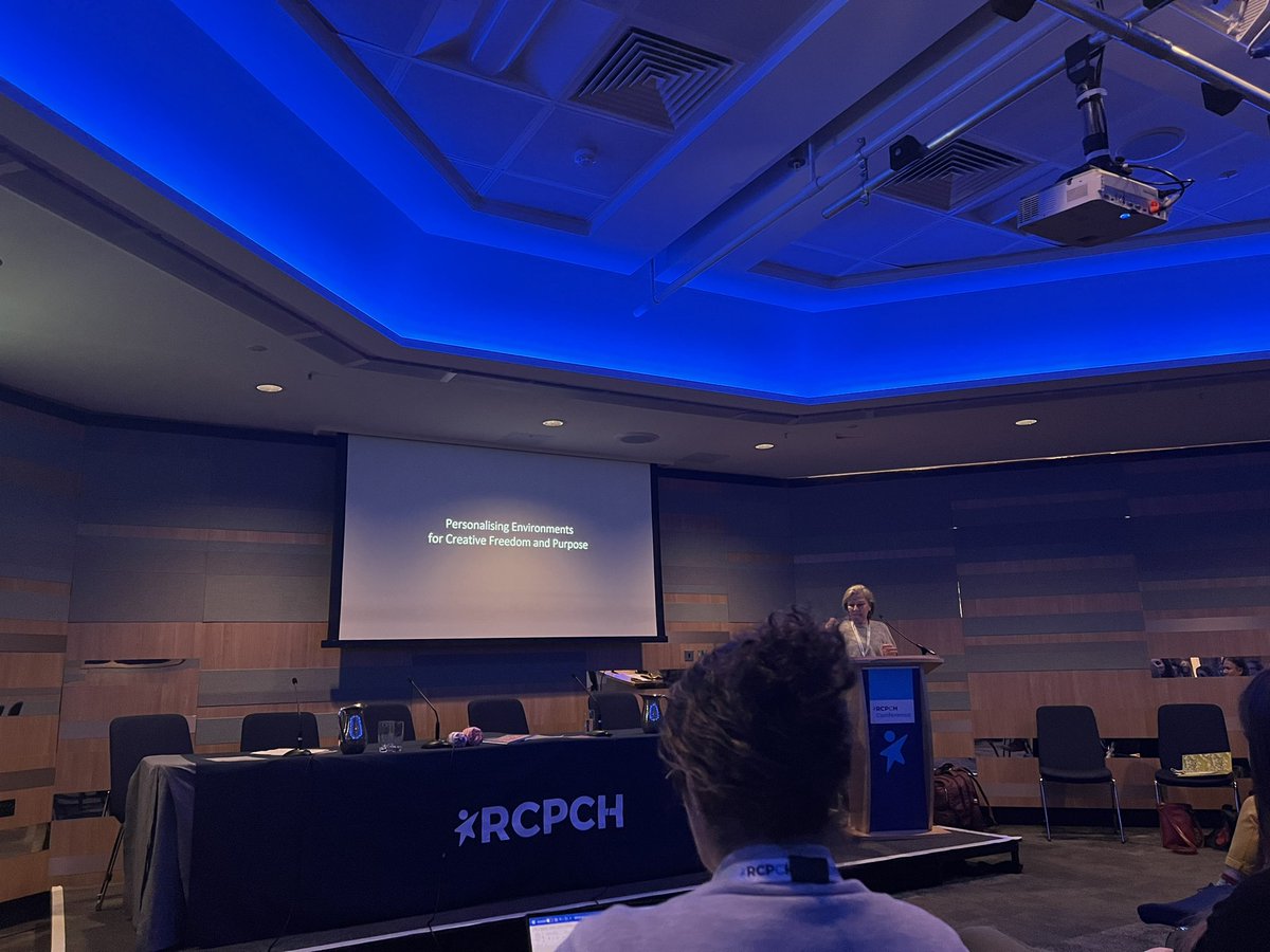 @PaedMHAssoc @RCPCHtweets Next up, we have Kate Adams, introducing us to @ProjectArtWorks, based in Hastings, highlighting the importance of creative expression for neurodiverse CYP, and adults too #rcpch24 (btw, as someone who grew up in Hastings, hometown pride!! 👏🏽)