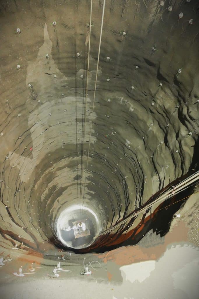 PMV_ME's tweet image. Remote controlled Bobcat E88 mini excavator shines in the shafts in Sweden
Modified 8.9t machine working on ventilation shafts in world’s third longest road tunnel 
Read here: zurl.co/sRAw 

#bobcatequipment #miniexcavator #remotecontrolled #constructionequipment