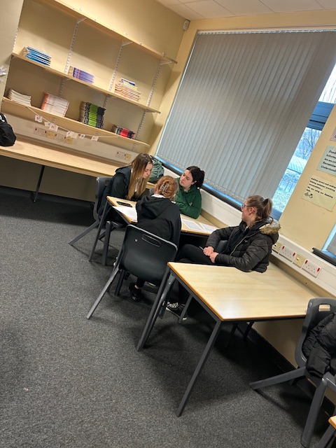 🗣 Our #FoundationApprenticeship group in #WestDunbartonshire have recently completed their Safeguarding presentations & are now moving onto a group task of a short group presentation on communication. Great work everyone! 

🤝 @clydebankhigh @Dumbarton_Acad @OLSPHigh @SPTA_HS
