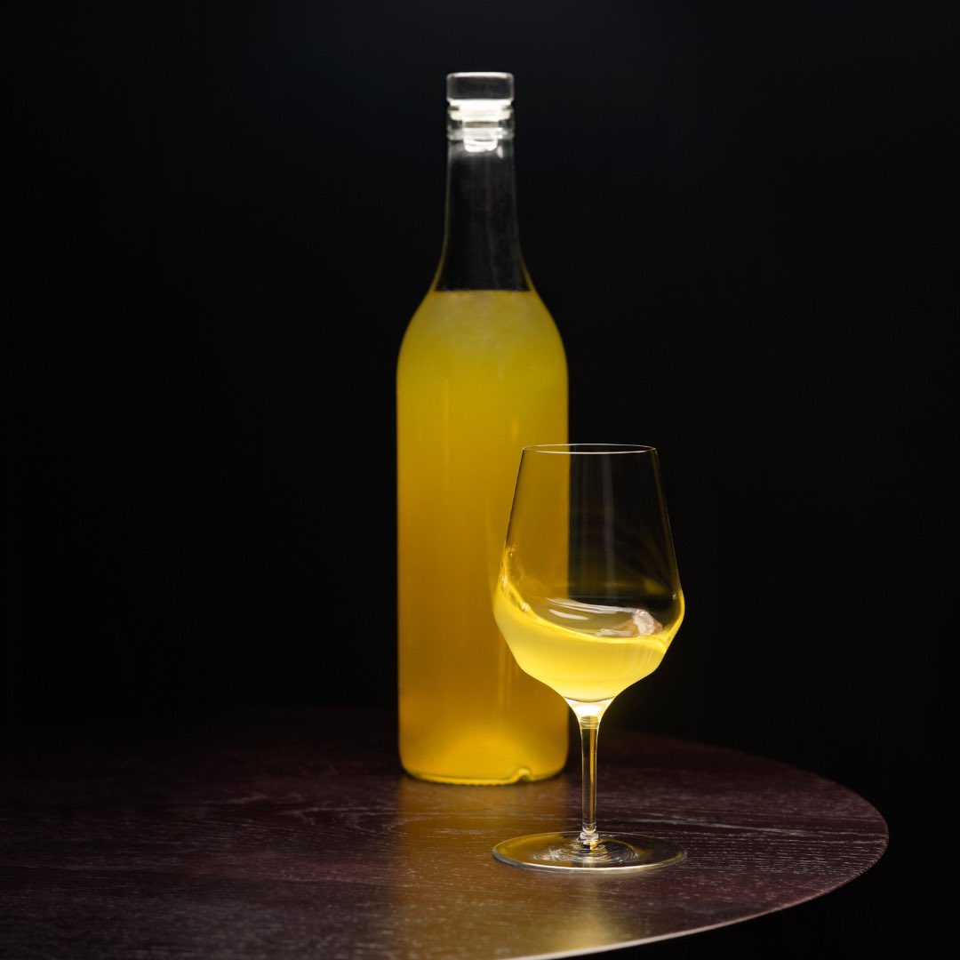 Overnight cold brewed Fuji Sencha, infused with a touch of marigold honey from <a href="/ourfarm/">Don C</a>.

The first serve on our non-alcoholic flight pairing, to compliment our scallop course and crab custard.

#aulislondon #simonrogan #aulislondon #softparing #coldbrew #atourcore