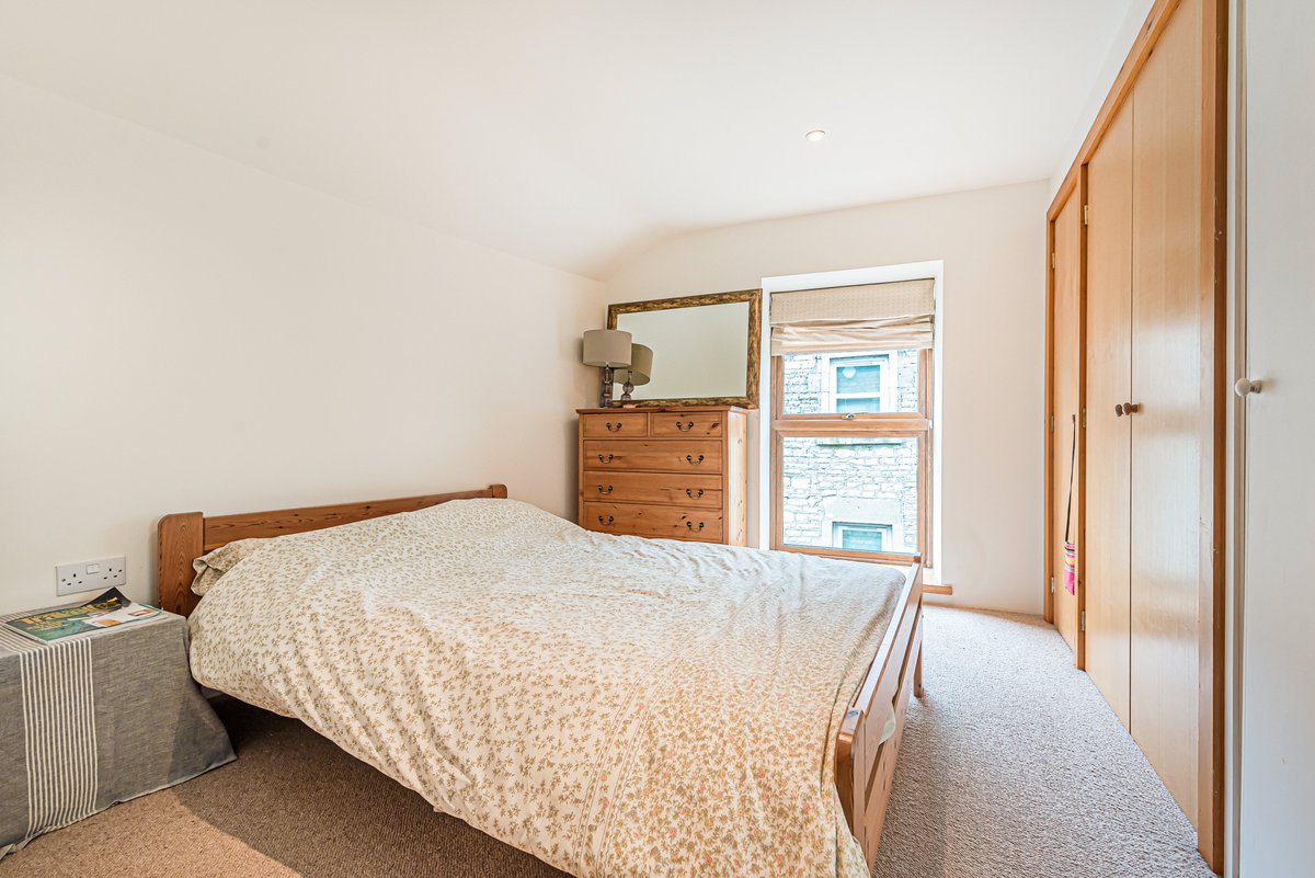 bathandrural's tweet image. New listing! A stylish period property offering flexible accommodation with two/three bedrooms, two en suites, triple aspect living room, home office/dining room/ third bedroom, south facing balcony, low maintenance courtyard garden: fineandcountry.co.uk/bath-estate-ag…