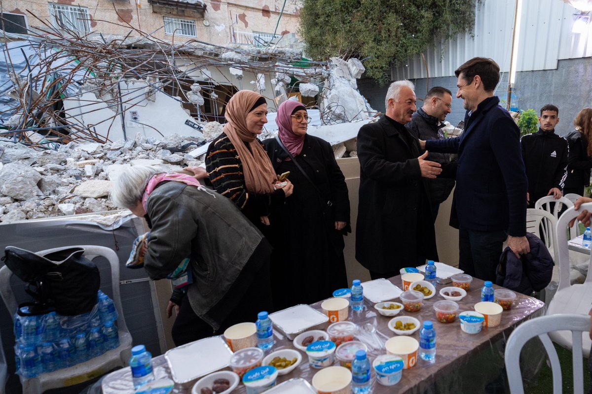 1/2 The EU 🇪🇺 and Member States came together yesterday for a Ramadan Iftar at the demolished home of Fakhri Abu Diab at al Bustan in occupied East Jerusalem to stand in solidarity with Abu Diab’s family.