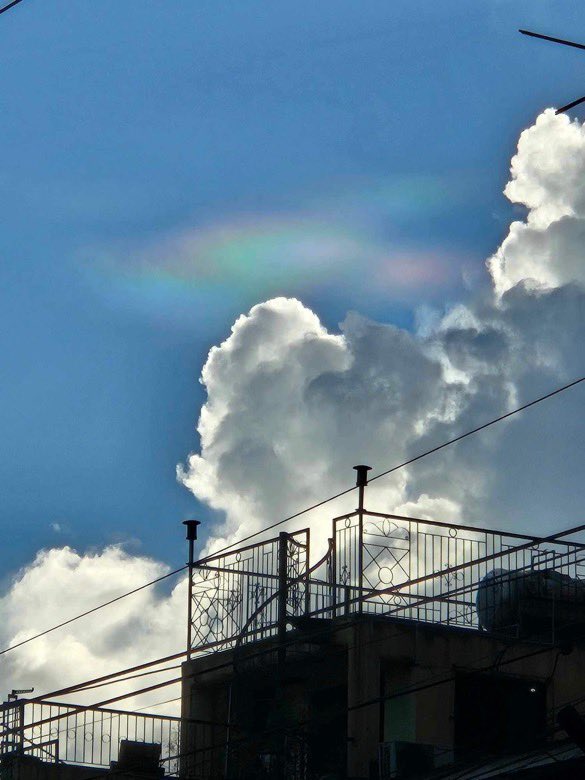 earthshakerph's tweet photo. LOOK: Beautiful iridescent clouds were captured as seen from Taguig City this afternoon.
Feel free to share your photos with us to add them to our FB album. Message or comment on your photos. 💙
#ESCloudAppreciation #MeteoShaker
Image credits: Jes & Vanesa Mirasol https://t.co/v0587bxGWO
