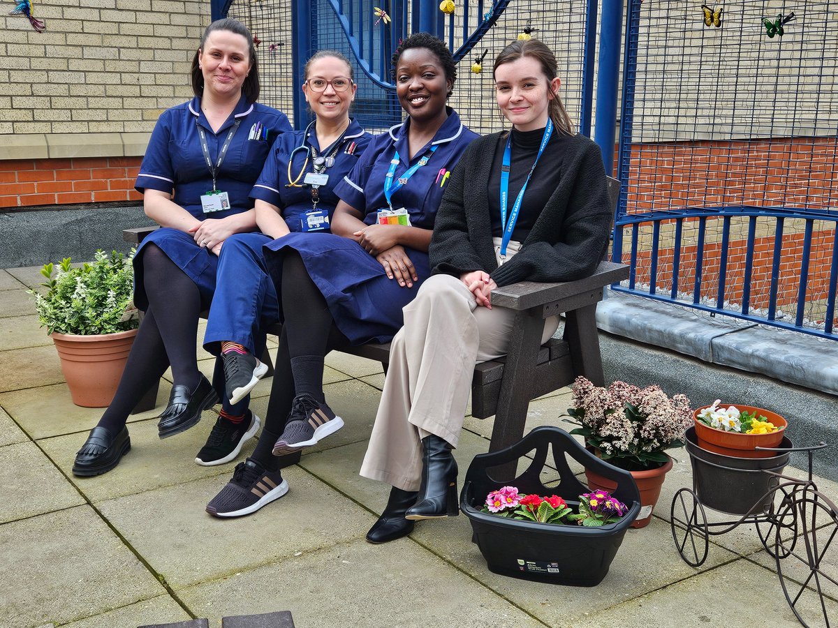 cihospcharity's tweet photo. We are delighted to have funded recent improvements to the Birch Ward balcony at Colchester Hospital, as part of our continued work to provide restful and healing spaces for our patients and staff.
“It’s for relatives’ wellbeing as well.” @ESNEFT Story @
https://t.co/SoT3ZMY53O https://t.co/84iMOgTDxi