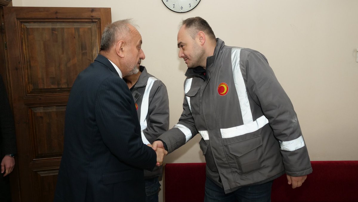 Belediyemizin Teknik Servis Birimini ziyaret ettik. Bizi candan karşılayan her bir personelimize çok teşekkür ederiz. 

Belediye personelinin mutlu, şehrimizin de hizmete doyacağı günlere az kaldı. 

Söz veriyoruz.