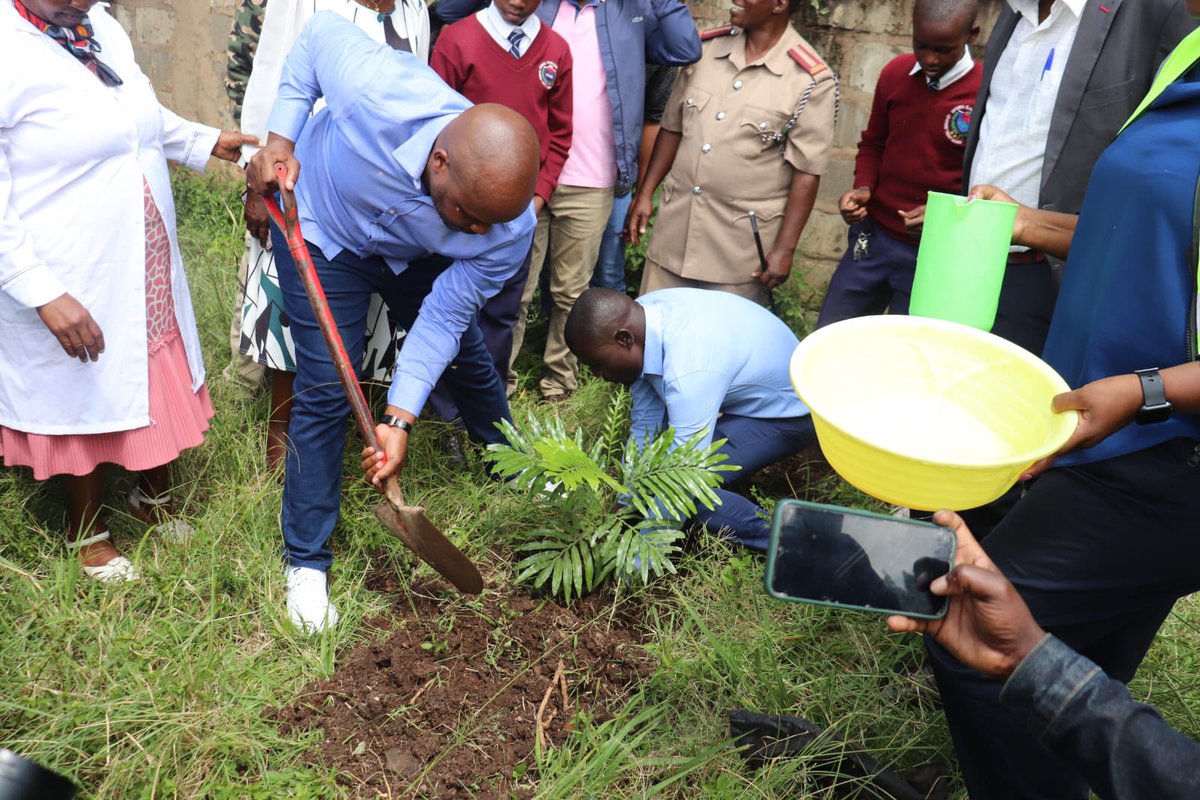 To all Langata parents , Dishi na county is here! Today with Gov. Sakaja and Mugumoini ward MCA Jared Akama we ground broke and commissioned the Langata central Kitchen at Uhuru Garden Primary school. The kitchen will serve all the Schools in Langata constituency. #Langata1