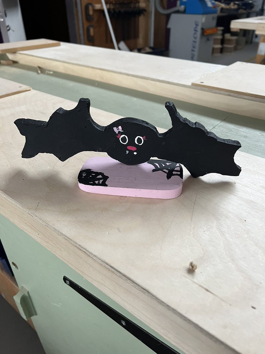 Miss Lang tweet media