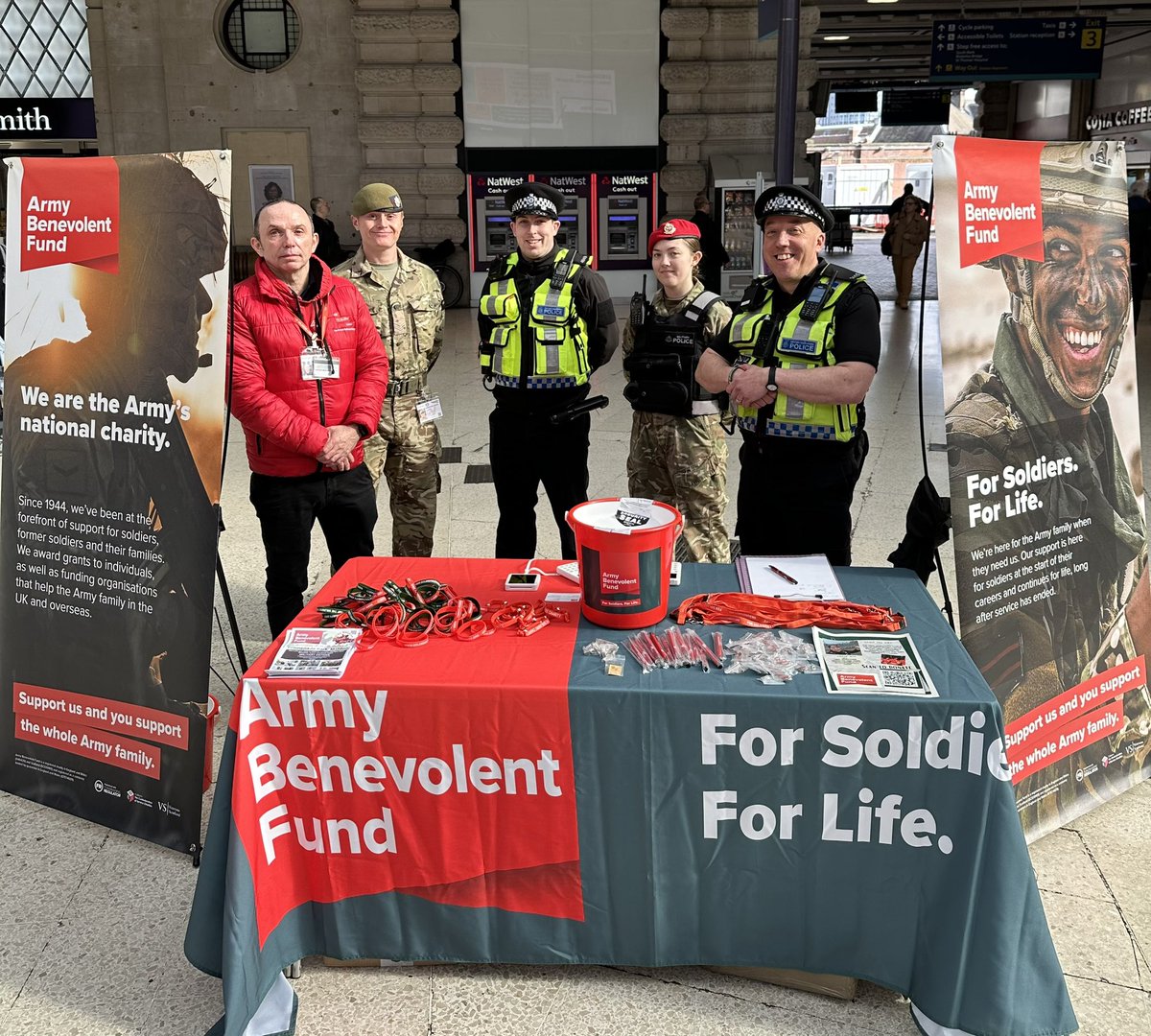 We are with soldiers from F Company @scots_guards raising funds for @ArmyBenFund at London Waterloo If you are passing please come and say hello. A big hello and thank you to officers from @BTPWaterloo @UK_RMP @ArmyInLondon #forsoldiersforlife