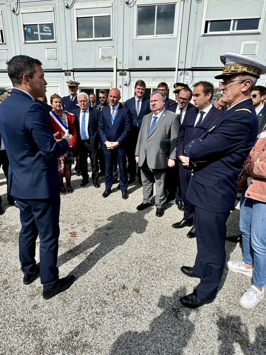 Ce matin, avec le Ministre des Armées @Armees_Gouv, @SebLecornu, nous visitons l’entreprise Exail à #LaGarde en présence du @Prefet83, du Président du @Departement_Var, @jlmasson83, et de ma collègue Maire de @lagarde83130, Hélène Arnaud-Bill. #MetropoleTPM