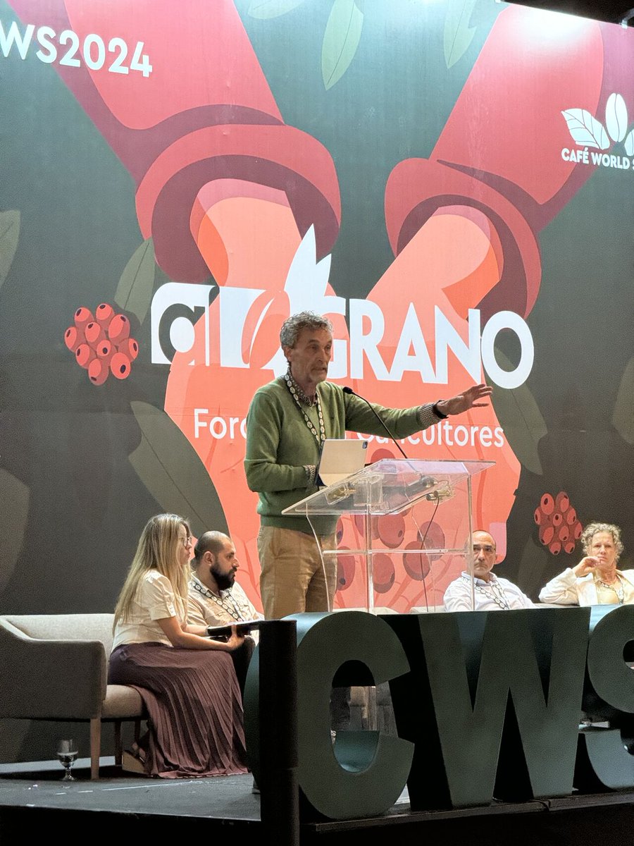 Participamos en el #ForoAlGrano sobre agricultura regenerativa, organizado por #CafeWorldSummit2024, donde hemos expuesto nuestra estrategia de descarbonización y la apuesta de la industria agroalimentaria por nuestros fertilizantes #ImpactZero para reducir sus emisiones.